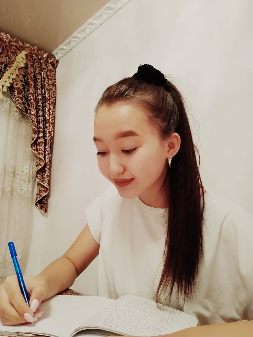 Алматы қаласы Алатау ауданы №156 жалпы білім беретін мектепте  Қазақстан Республикасының Тәуелсіздік күніне арналған "Признание любви родному Казахстану" тақырыбында 10 сынып оқушылары арасында  эсса жазу байқауы өткізілді.