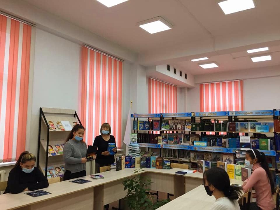 Қазақстан Республикасының Тұңғыш Президенті күнін мерекелеуді ұйымдастыру бойынша іс-шаралар жоспарына сәйкес, 27.11.2020. Алматы қаласы ，Алатау ауданы 156 ЖББМ кітапханашылары : Умарова Б.Д . Кунтуганова  Ш .С .ұйымдастыруларымен Қазақстан республик