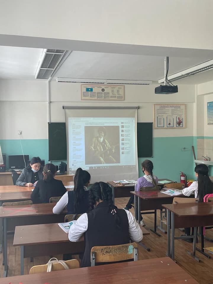 5 "Ж" сынып оқушылары және сынып жетекшісі Аружан Орынбекованың ұйымдастыруымен  Ж.Жабаевтың мұражайымен танысты.  Оқушылармен  онлайн мұражайға саяхат ұйымдастырды.