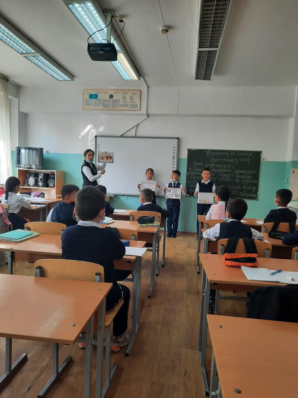 Сынып: 3 "И" Сынып жетекшісі: Бейсенбекова Алия Каримқызы  Тақырыбы:"Өрт қауіпсіздігі" Мақсаты: Балалардың өрт қауіпсіздігі ережелері туралы білімдерін қалыптастыру.