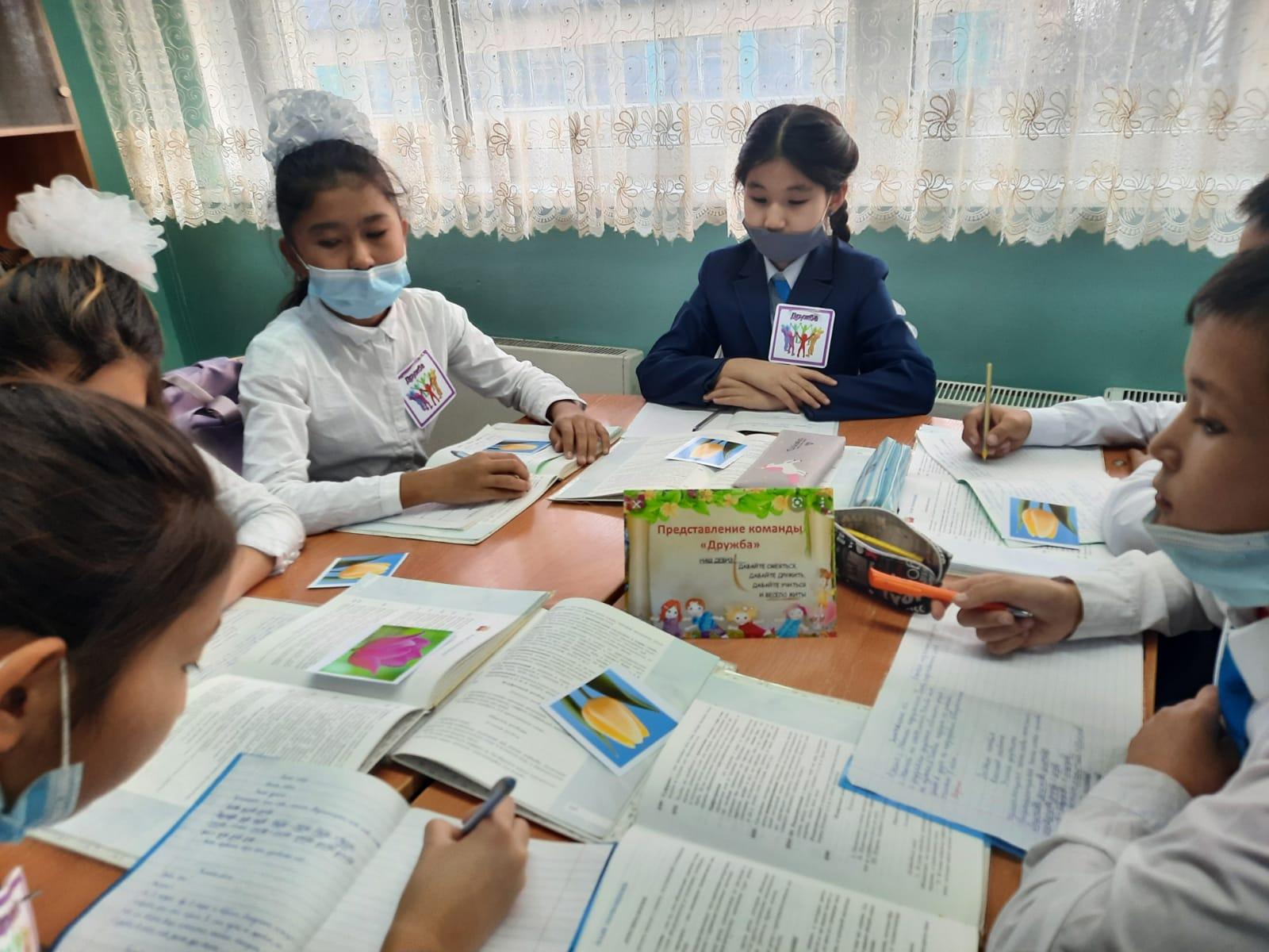 В рамках декады  16.11.2021г. в 5 «В» классе преподавателем Жексековой А.М. был проведен открытый урок  по русскому языку, на тему «Мы с приятелем друзья».