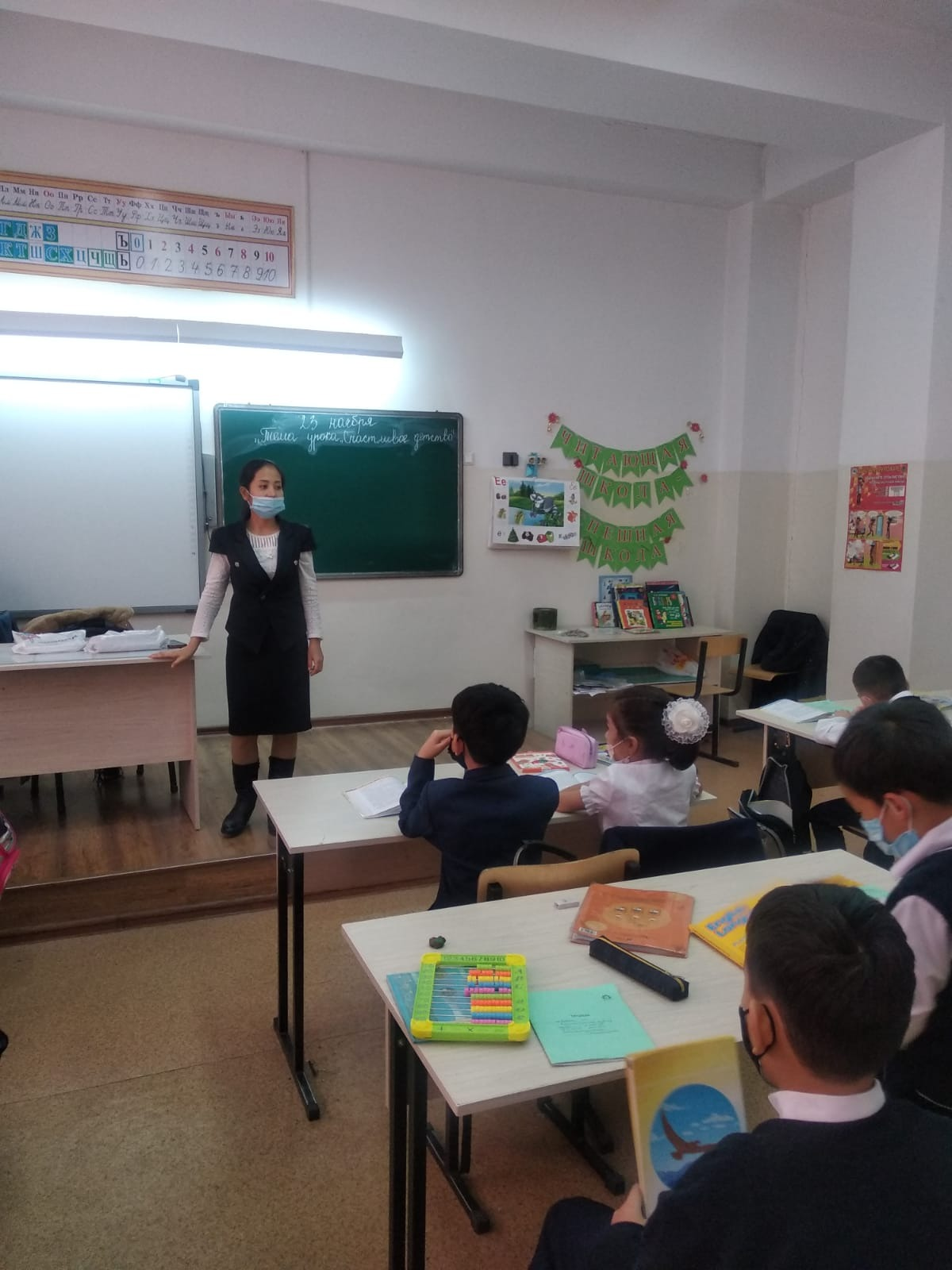 «Балалықтың бал шағы» атты балалармен бірлескен іс-шара «Балалықтың бал шағы» тақырыбында балалармен бірлескен іс-шара Республикалық сабақ өткізу  бойынша іс – шара жоспарына сәйкес №156 Жалпы білім беретін мектепте  4 «Л» сыныбы арасында сабақ өткіз