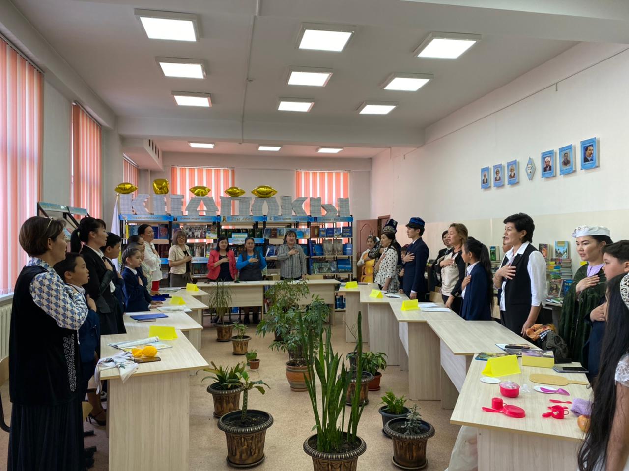 5-сыныптар арасында ата-анамен бірге " Ертегі әлеміне саяхат" атты іс-шараға қатысқаны үшін, сыныптар арнайы марапатталды. Сайысқа ата-ана, оқушы, мұғалім өте жақсы дайындықпен келген.