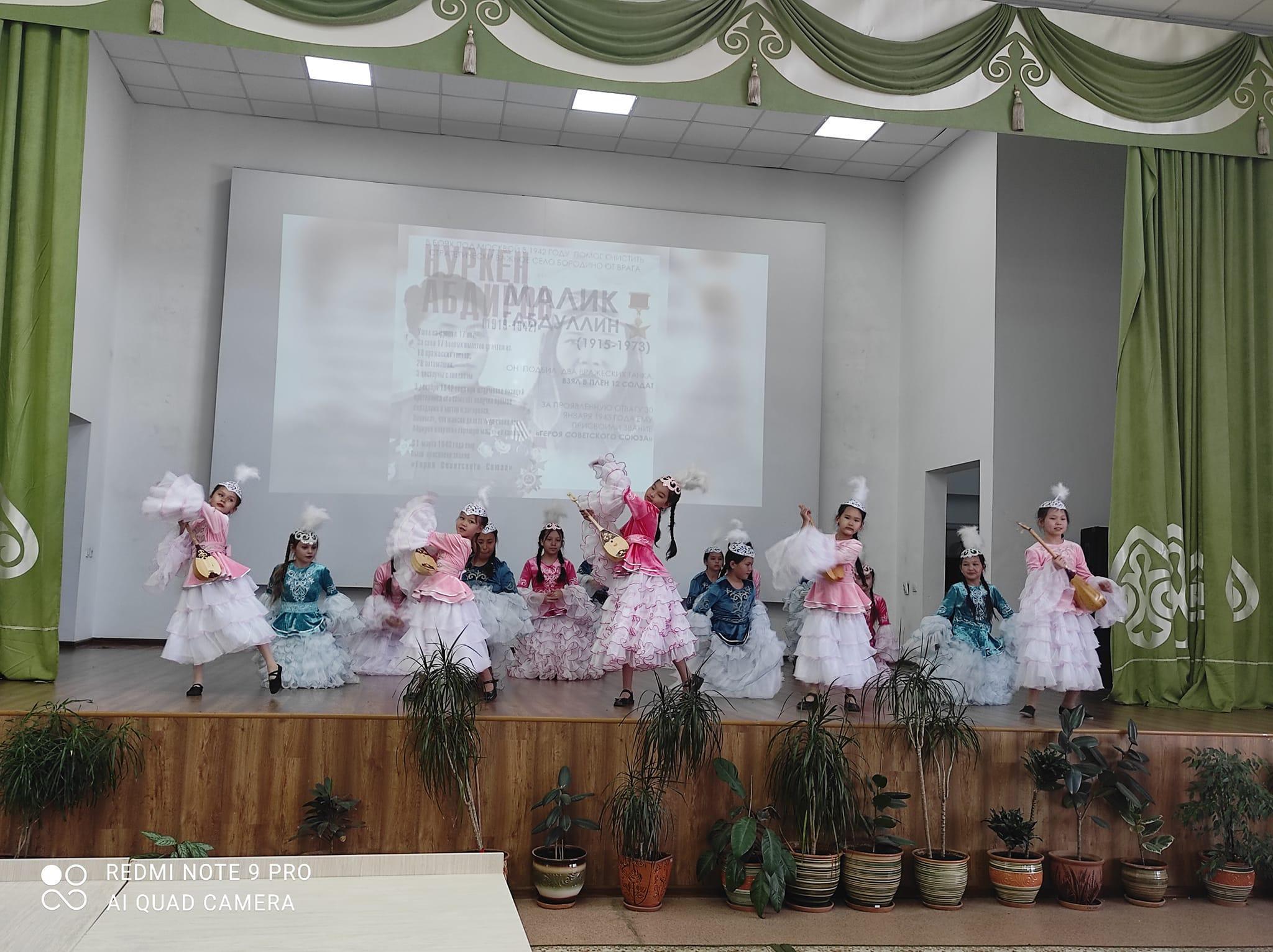 «Ешкім де, ештеңе де ұмытылмайды» (Тәрбие сағаты) Мақсаты: Балаларға адамгершілікке, отанын сүюге, оны қорғауға баулу. Отанға деген сүйіспеншілігін арттыру. Оларға патриоттық тәрбие беру. Балаларды Ұлы Отан соғысымен, қазақстандықтардың ерлік істерім