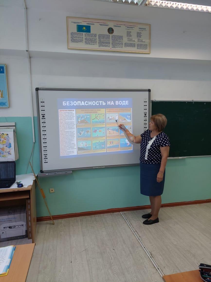 Алатау ауданы № 156 ЖББМ/КММ   2022 жылғы мамырдың 16 күні  1-4 сынып оқушыларына   « Судағы қауіпсіздік» тақырыбында   https://www.youtube.com/watch?v=GgG1SmUyzn4 сайты арқылы интерактивті сабақты көріп, түсіндірмелі жұмыстар жүргізілді. 2 . Пән мұғ