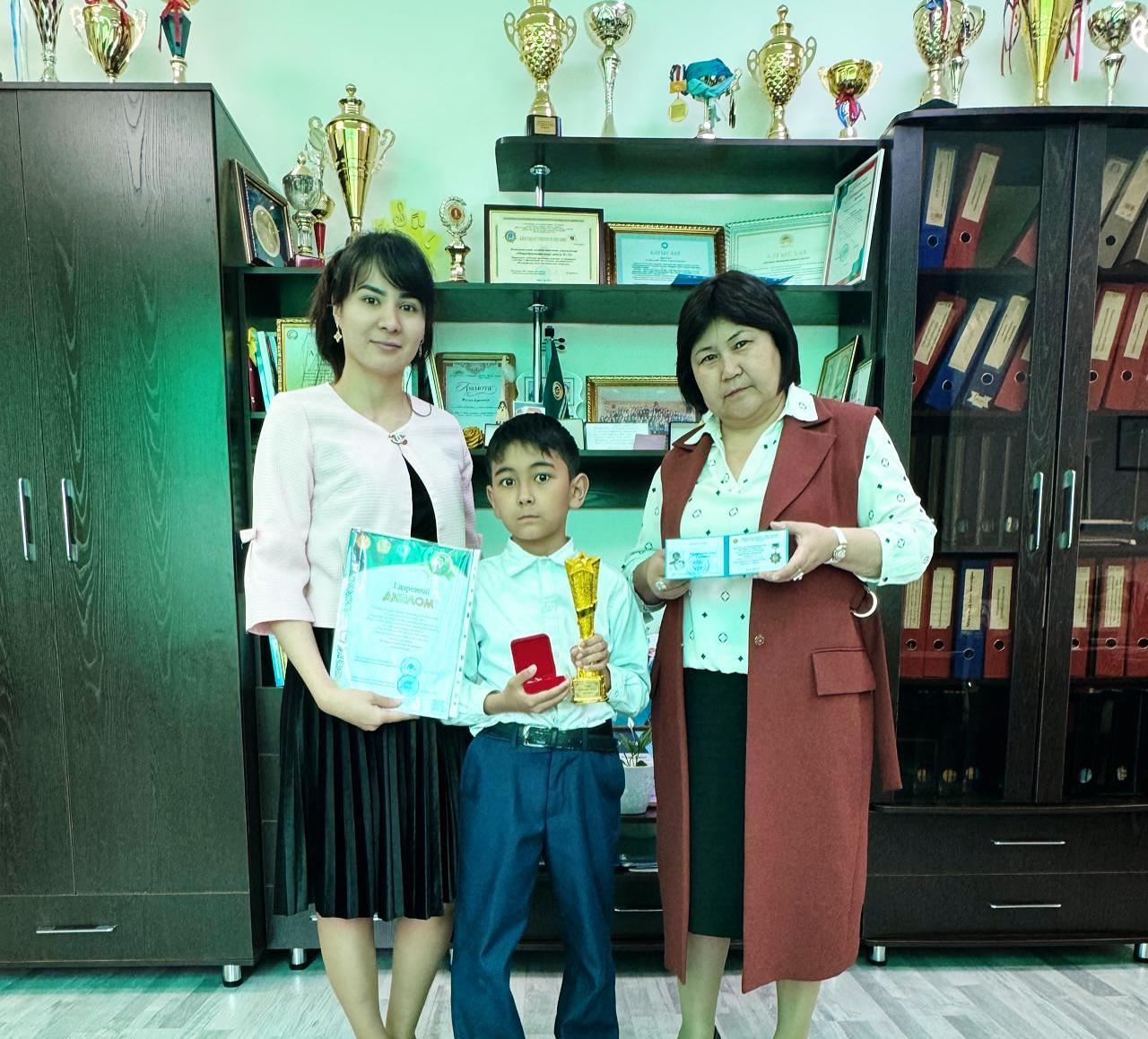 🇰🇿Тұнғыш академик Каныш Имантайұлы Сәтбаевтың 125 жылдық мерейтойына орай 🇰🇿Ғалымның мол мұрасын жасөспірімдерге насихаттау, білім алушылардың ғылымға деген қызығушылықтарын арттыру мақсатында өткізілген «ҰЗДІК ҒЫЛЫМИ ЖОБА АВТОРЫ» атты республика